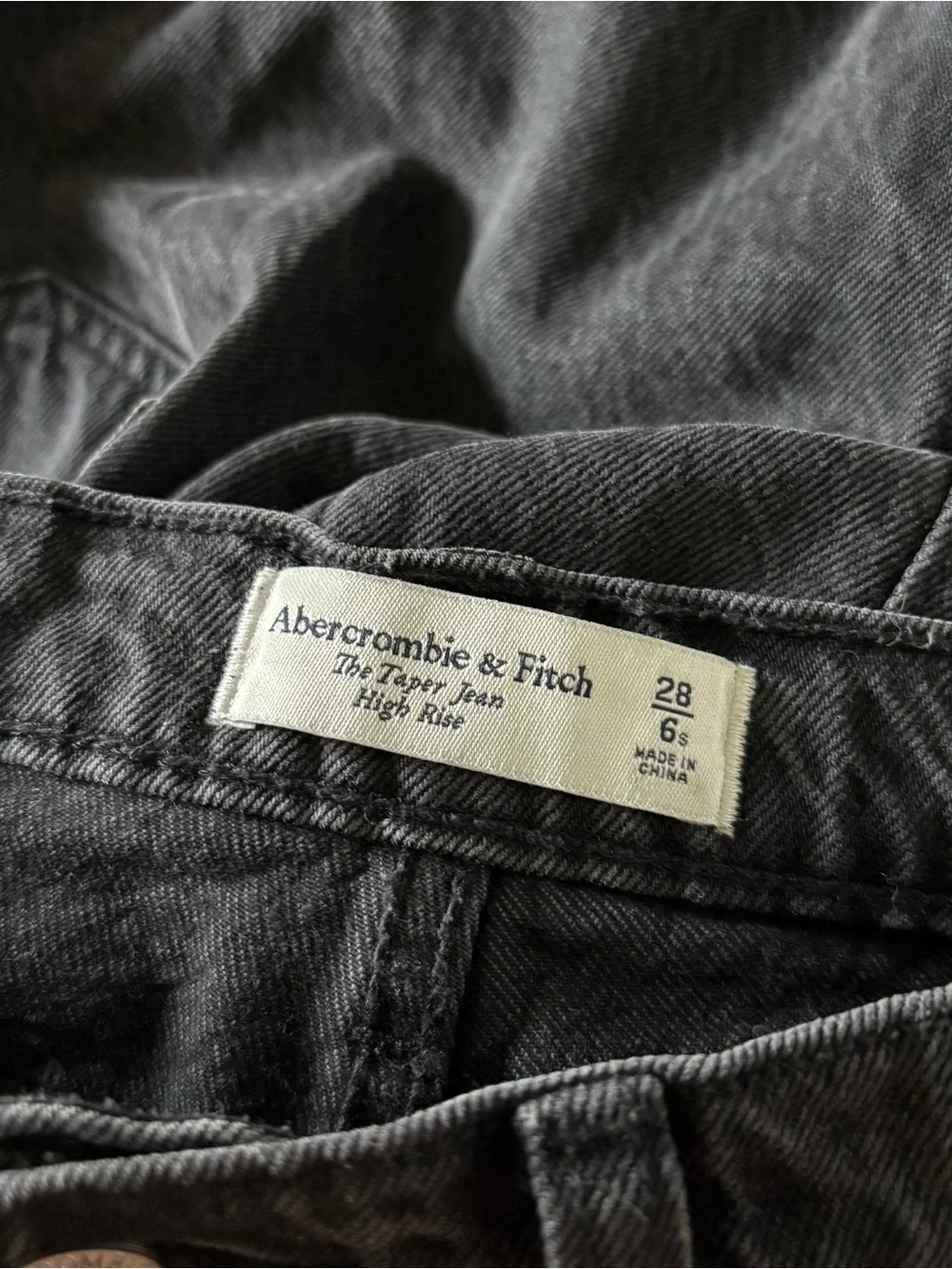 Abercrombie & Fitch Women's High Rise "The Taper Jean" In Black Size 6S - Picture 6 of 8